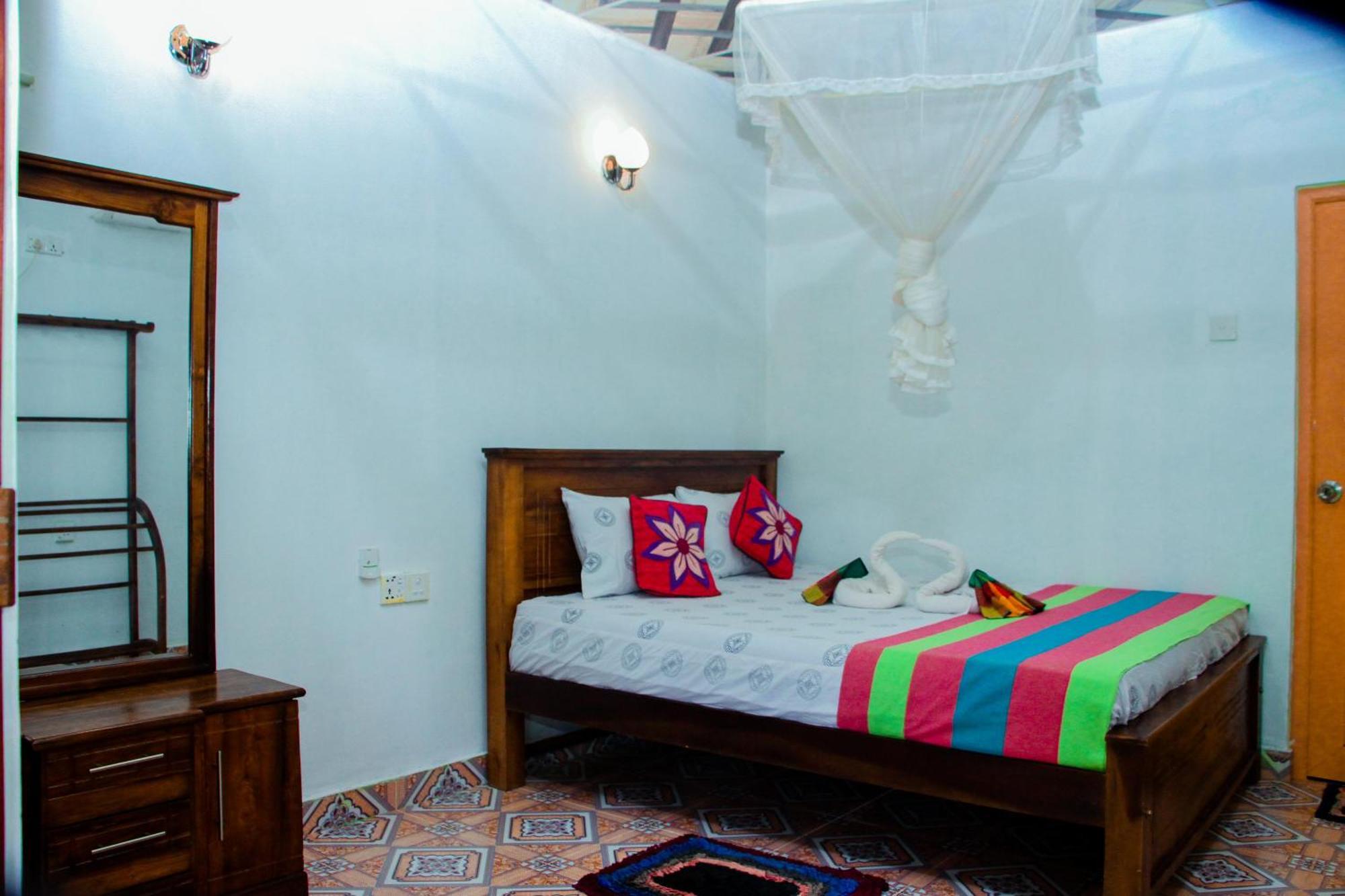 Chanaka Holiday Inn Σιγκιρίγια Εξωτερικό φωτογραφία