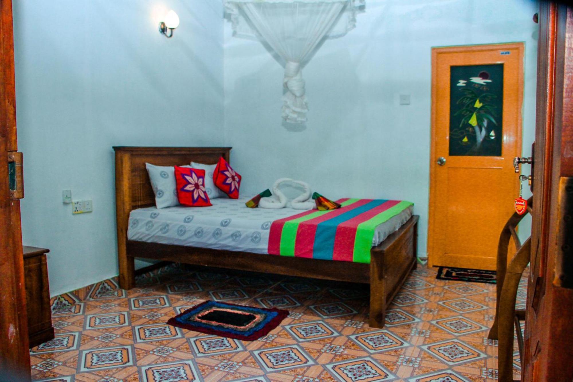 Chanaka Holiday Inn Σιγκιρίγια Εξωτερικό φωτογραφία