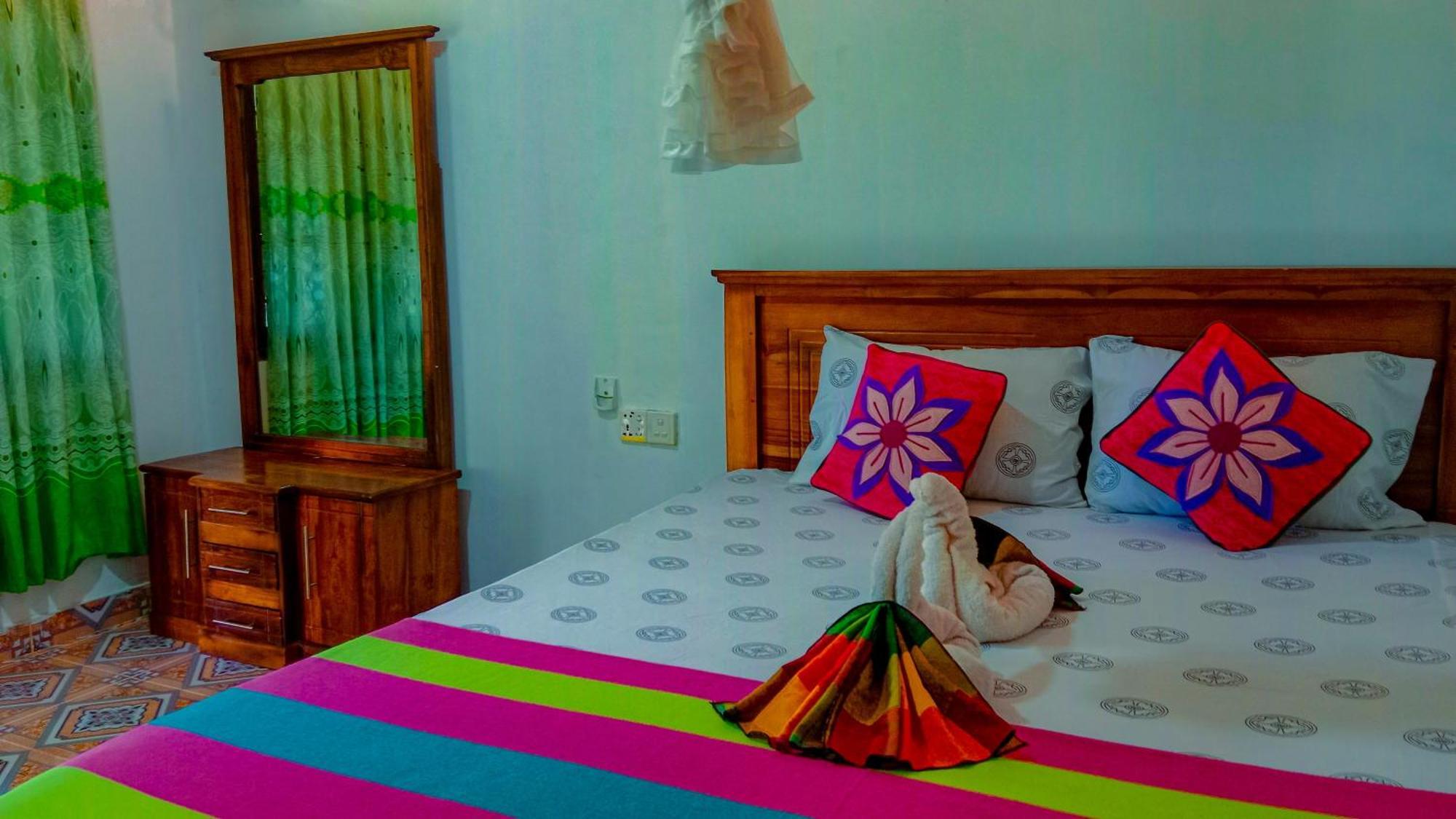 Chanaka Holiday Inn Σιγκιρίγια Εξωτερικό φωτογραφία