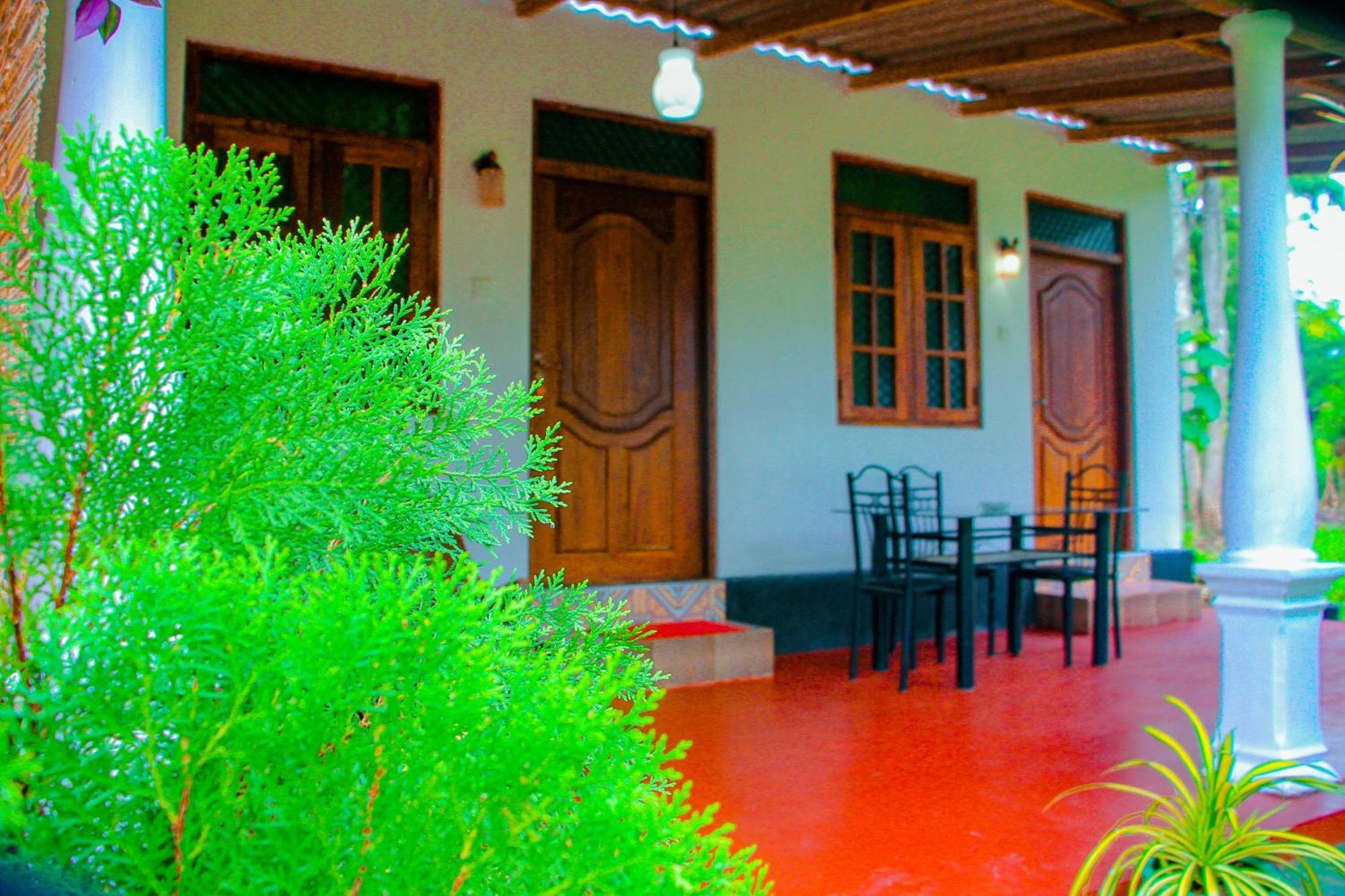 Chanaka Holiday Inn Σιγκιρίγια Εξωτερικό φωτογραφία
